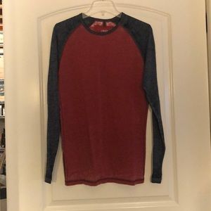 Men’s baseball tee size M